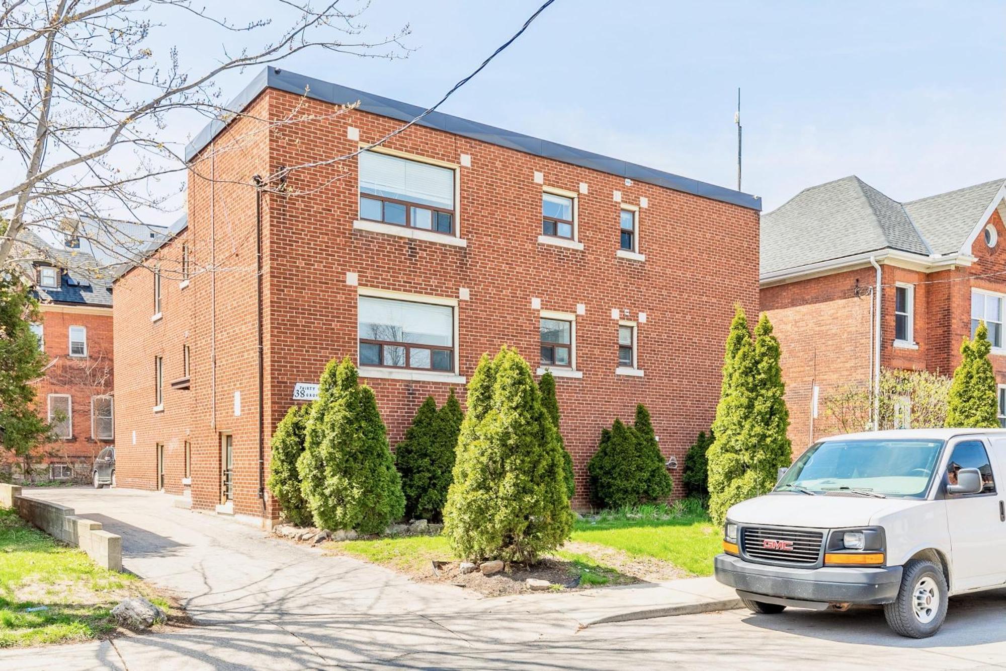 Modern Apartment In Corktown Hamilton Sleeps 4 Bagian luar foto