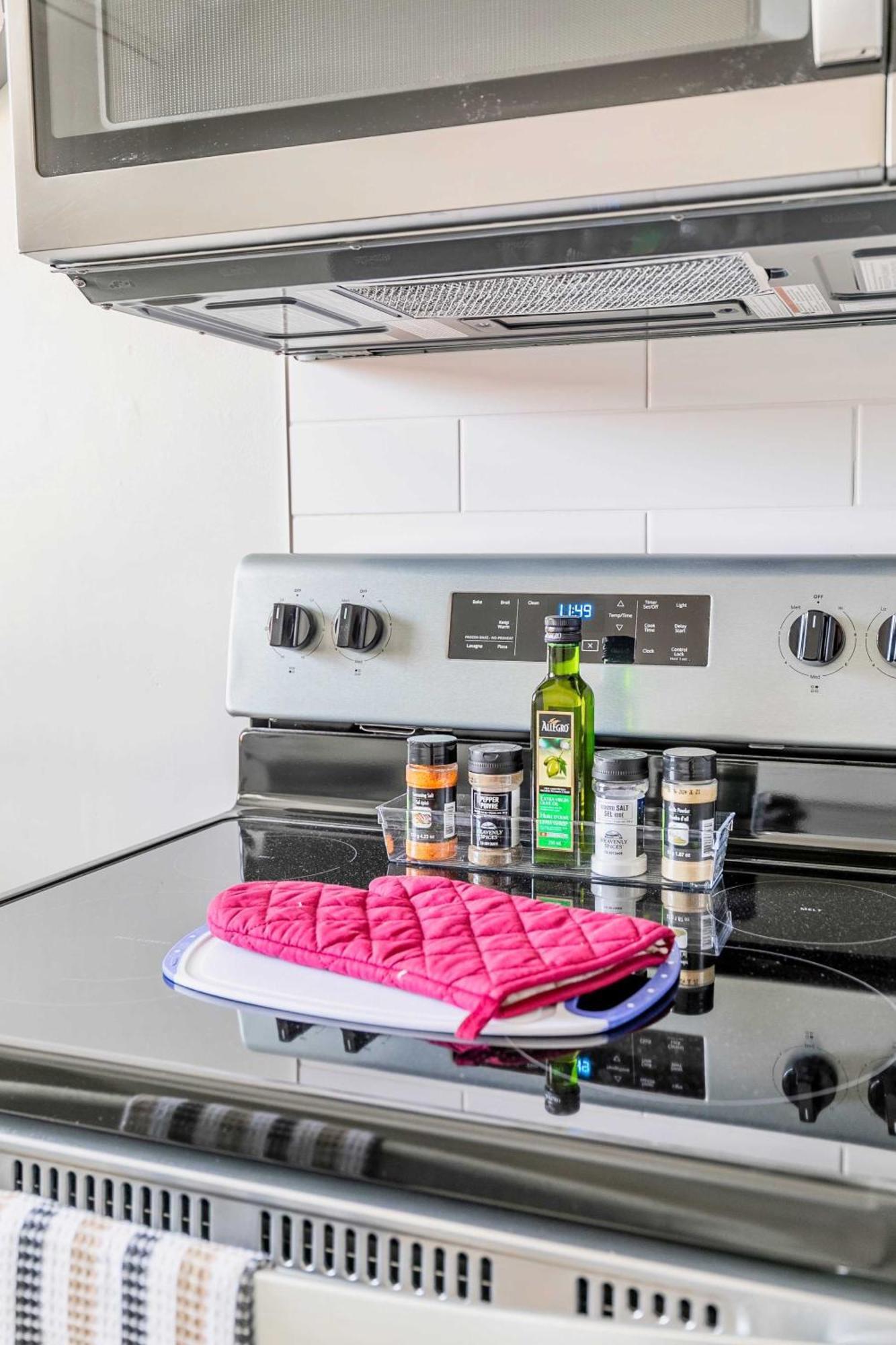 Modern Apartment In Corktown Hamilton Sleeps 4 Bagian luar foto